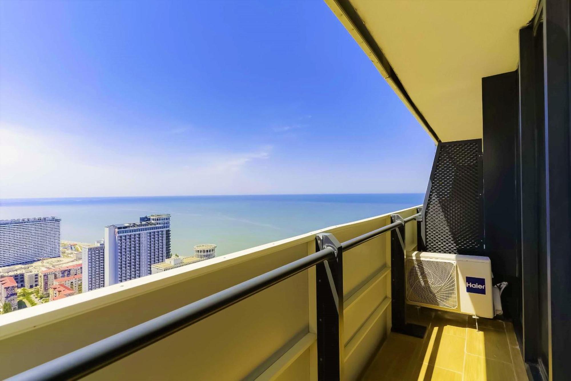 Relax And Unwind Premier Sea View Aparthotel In Batumi Eksteriør bilde
